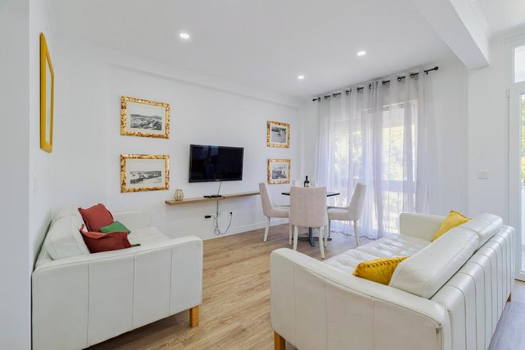 Setubal (São Julião, Nossa Senhora da Anunciada e Santa Maria da Graça), Setúbal에 위치한 Building Rua Henrique Augusto Rocha - y-concept-apartments - 1473120 유닛의 세련된 인테리어가 돋보이는 거실