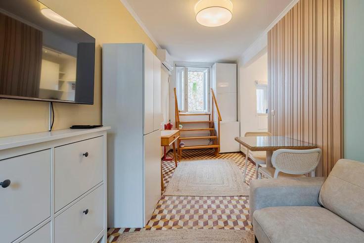 Salle de séjour élégante avec mobilier moderne dans un appartement à Building Rua Paulino de Oliveira - y-concept-apartments - 1388752 à Setubal (São Julião, Nossa Senhora da Anunciada e Santa Maria da Graça), Setúbal