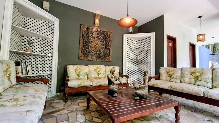 Sala de estar elegantemente projetada com móveis modernos em um apartamento no Building Rua Sérgio Porto - yes-temporada - 1383661 em Gávea, Rio de Janeiro Sala de estar elegantemente projetada com móveis modernos em um apartamento no Building Rua Sérgio Porto - yes-temporada - 1383661 em Gávea, Rio de Janeiro