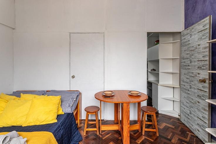 Elegantly designed living room with modern furnishings in an apartment at Building Rua Figueiredo de Magalhães - yes-temporada - 1323772 in Copacabana, Rio de Janeiro