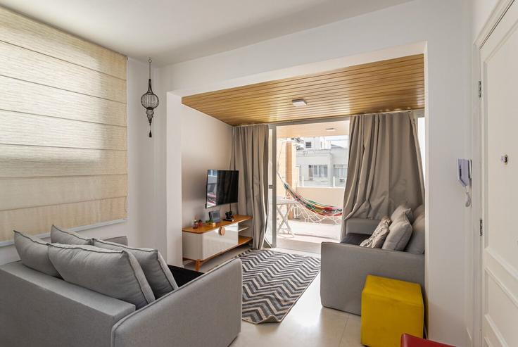 Building Rua Tonelero - yes-temporada - 1378997 adresindeki bir dairede modern mobilyalarla zarif bir şekilde tasarlanmış oturma odası Copacabana, Rio de Janeiro