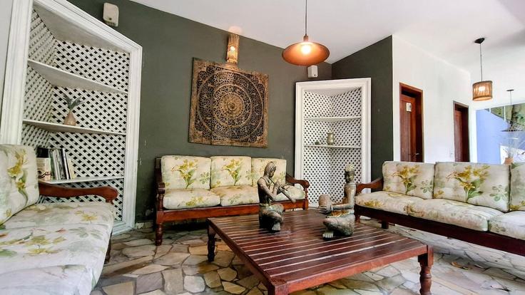 Elegant gestaltetes Wohnzimmer mit moderner Einrichtung in einer Wohnung im Building Rua Santo Avito - yes-temporada - 1383660 in Gávea, Rio de Janeiro