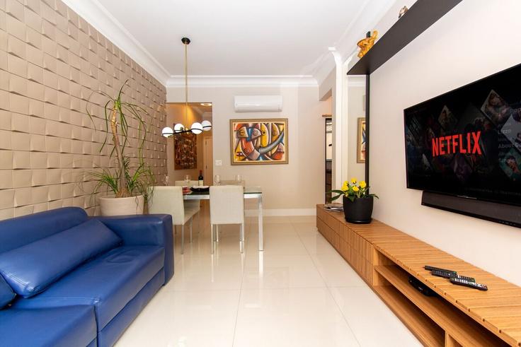 Salle de séjour élégante avec mobilier moderne dans un appartement à Building Rua Vinícius de Moraes - yes-temporada - 1253322 - RIO à Ipanema, Rio de Janeiro