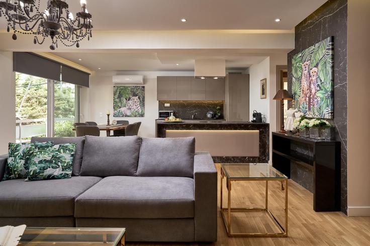 Elegant gestaltetes Wohnzimmer mit moderner Einrichtung in einer Wohnung im Building Leoforos Kalamakiou - yestayhomes - 1017784 - ATH in South Athens, Athens Elegant gestaltetes Wohnzimmer mit moderner Einrichtung in einer Wohnung im Building Leoforos Kalamakiou - yestayhomes - 1017784 - ATH in South Athens, Athens