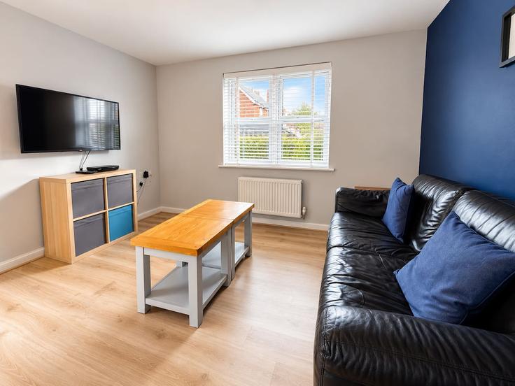 Salle de séjour élégante avec mobilier moderne dans un appartement à Building Martell Drive - yoko-property - 1695222 à Bedford, Bedford