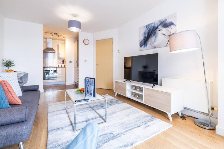 Elegant gestaltetes Wohnzimmer mit moderner Einrichtung in einer Wohnung im Building Mortimer Square - yoko-property - 1333432 in Milton Keynes, Milton Keynes Elegant gestaltetes Wohnzimmer mit moderner Einrichtung in einer Wohnung im Building Mortimer Square - yoko-property - 1333432 in Milton Keynes, Milton Keynes