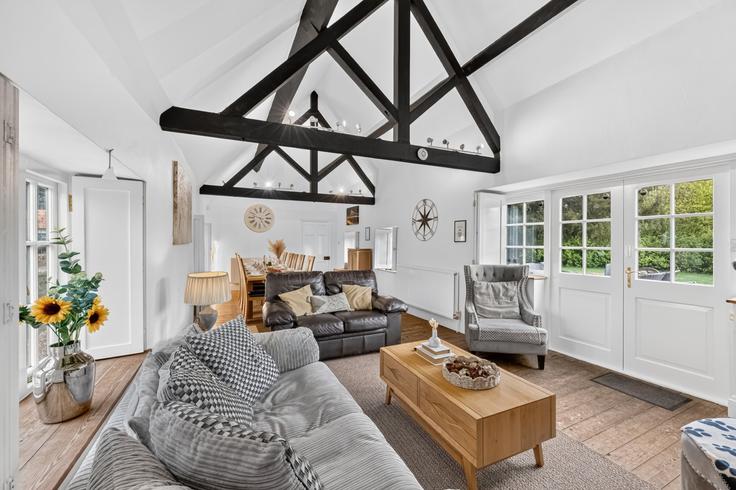 Milton Keynes, Milton Keynes에 위치한 Building Walker Avenue - yoko-property - 1602737 유닛의 세련된 인테리어가 돋보이는 거실