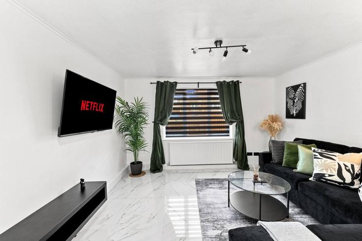 Elegant gestaltetes Wohnzimmer mit moderner Einrichtung in einer Wohnung im Building Candleford - yoko-property - 1610368 in Northampton, Northampton Elegant gestaltetes Wohnzimmer mit moderner Einrichtung in einer Wohnung im Building Candleford - yoko-property - 1610368 in Northampton, Northampton
