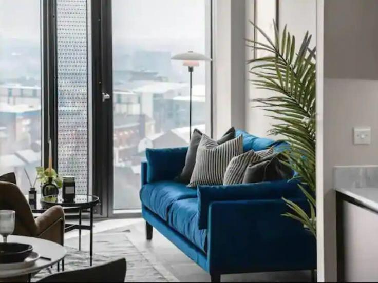 Birmingham Birmingham DistrictのBuilding Broad Street - your-perfect-stay - 1475953のアパートメントにある、モダンな家具を備えたエレガントなデザインのリビングルーム