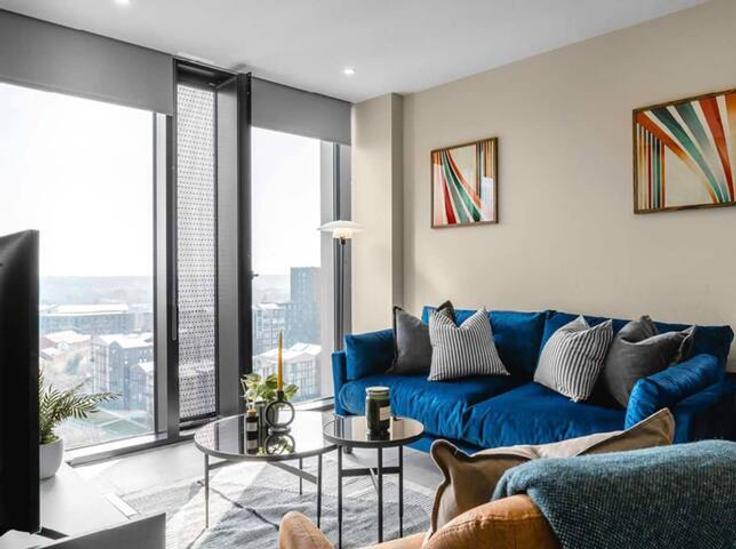 Birmingham District, Birmingham에 위치한 Building Broad Street - your-perfect-stay - 1475989 유닛의 세련된 인테리어가 돋보이는 거실