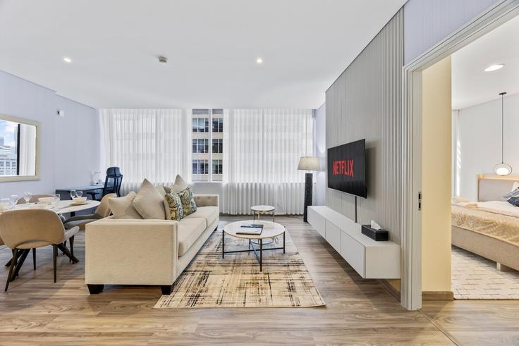 Trade Center, Dubai 소재 Building Al Mustaqbal Street - your-stay-apartments - 1265075 - DXB 유닛에 마련된, 현대적인 가구로 꾸며진 우아한 디자인의 거실