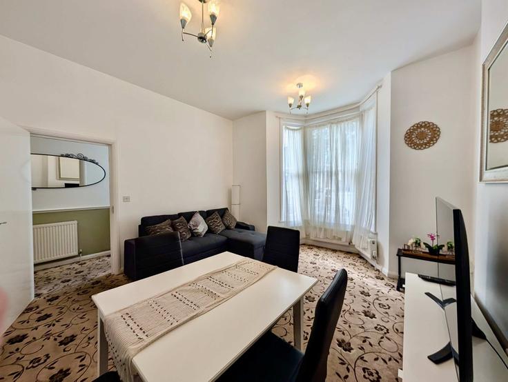 Salle de séjour élégante avec mobilier moderne dans un appartement à Building Warlock Road - yourairhost-guesty - 1325644 à City of Westminster, London Salle de séjour élégante avec mobilier moderne dans un appartement à Building Warlock Road - yourairhost-guesty - 1325644 à City of Westminster, London