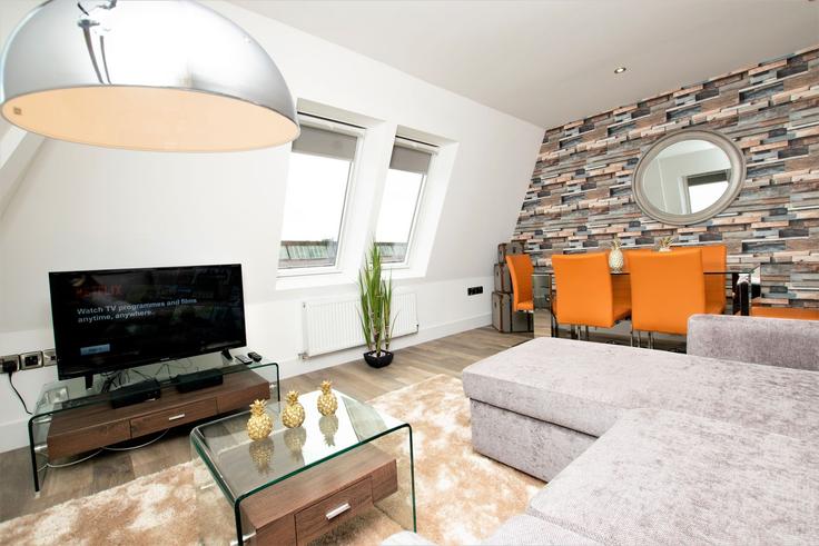 Bristol, Bristol에 위치한 Building Triangle West - yourapartment - 1032381 - LON 유닛의 세련된 인테리어가 돋보이는 거실 Bristol, Bristol에 위치한 Building Triangle West - yourapartment - 1032381 - LON 유닛의 세련된 인테리어가 돋보이는 거실