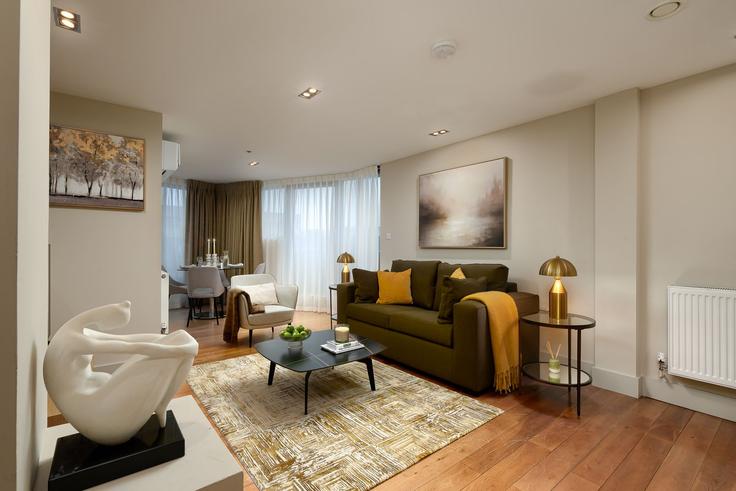 City of London, London에 위치한 Building Lovat Lane - yourapartment - 1261182 - LON 유닛의 세련된 인테리어가 돋보이는 거실 City of London, London에 위치한 Building Lovat Lane - yourapartment - 1261182 - LON 유닛의 세련된 인테리어가 돋보이는 거실