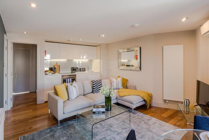 City of London, London에 위치한 Building Lovat Lane - yourapartment - 1261184 - LON 아파트의 세련된 인테리어가 돋보이는 거실 City of London, London에 위치한 Building Lovat Lane - yourapartment - 1261184 - LON 아파트의 세련된 인테리어가 돋보이는 거실