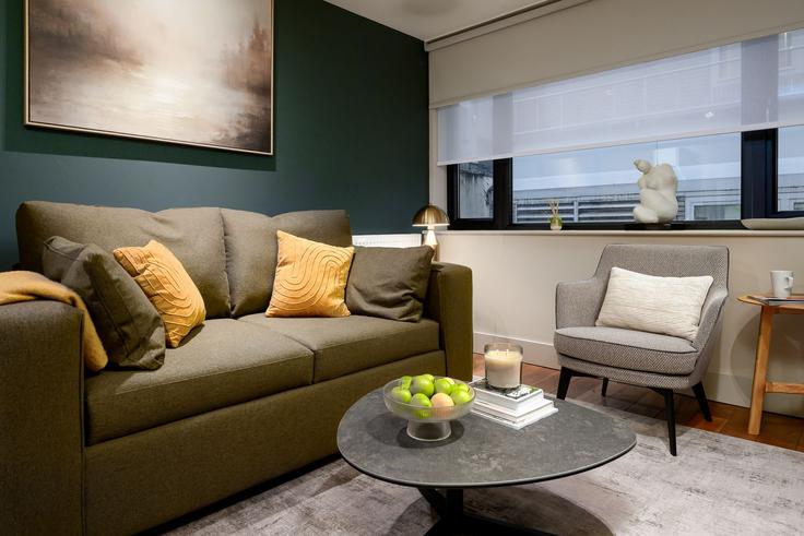 Elegantly designed living room with modern furnishings in an apartment at Building Lovat Lane - yourapartment - 1261185 - LON in City of London, London Elegantly designed living room with modern furnishings in an apartment at Building Lovat Lane - yourapartment - 1261185 - LON in City of London, London