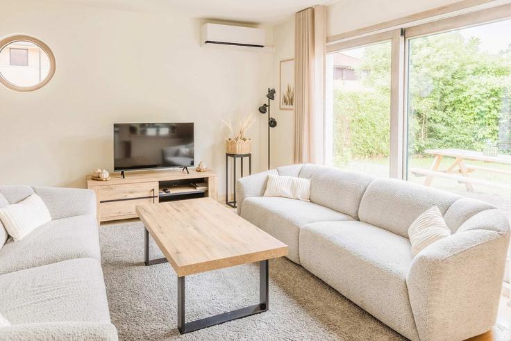 Salle de séjour élégante avec mobilier moderne dans un appartement à Building Leistraat - yourdomi - 1648671 à Nieuwpoort, Nieuwpoort Salle de séjour élégante avec mobilier moderne dans un appartement à Building Leistraat - yourdomi - 1648671 à Nieuwpoort, Nieuwpoort