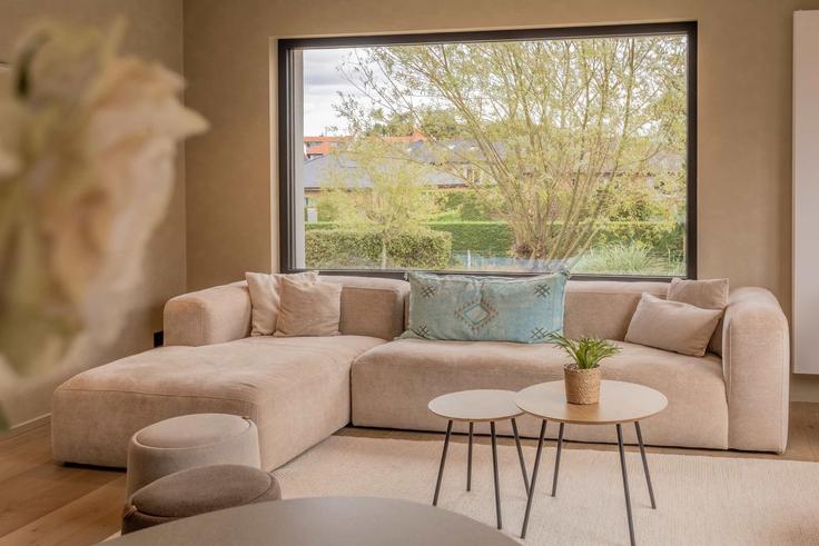 Elegant gestaltetes Wohnzimmer mit moderner Einrichtung in einer Wohnung im Building Jan van Looylaan - yourdomi - 1648677 in Koksijde, Koksijde Elegant gestaltetes Wohnzimmer mit moderner Einrichtung in einer Wohnung im Building Jan van Looylaan - yourdomi - 1648677 in Koksijde, Koksijde