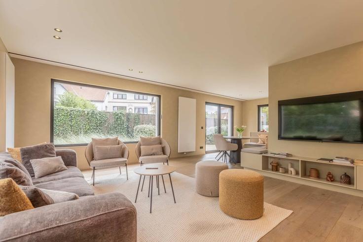 Elegant gestaltetes Wohnzimmer mit moderner Einrichtung in einer Wohnung im Building Jan van Looylaan - yourdomi - 1648691 in Koksijde, Koksijde Elegant gestaltetes Wohnzimmer mit moderner Einrichtung in einer Wohnung im Building Jan van Looylaan - yourdomi - 1648691 in Koksijde, Koksijde