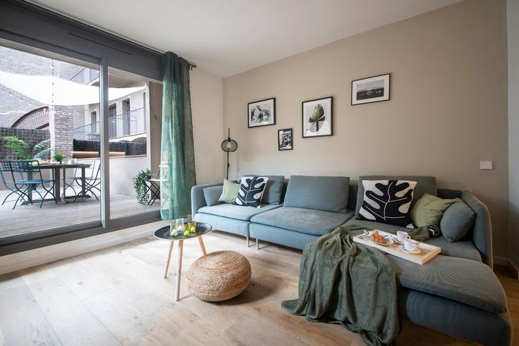 Salle de séjour élégante avec mobilier moderne dans un appartement à Building Carrer de la Cera - youstylish-apartments - 1234735 à Ciutat Vella, Barcelona Salle de séjour élégante avec mobilier moderne dans un appartement à Building Carrer de la Cera - youstylish-apartments - 1234735 à Ciutat Vella, Barcelona