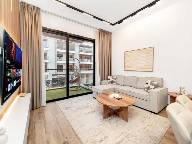 Al Barsha South Fourth, Dubai에 위치한 Building Tariaq Bedon Esm - zarrien-holiday-homes - 1421753 유닛의 세련된 인테리어가 돋보이는 거실 Al Barsha South Fourth, Dubai에 위치한 Building Tariaq Bedon Esm - zarrien-holiday-homes - 1421753 유닛의 세련된 인테리어가 돋보이는 거실