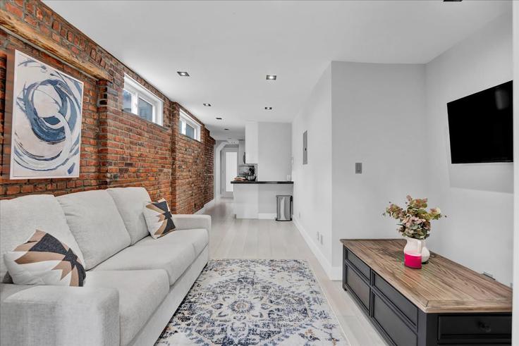 Elegant gestaltetes Wohnzimmer mit moderner Einrichtung in einer Wohnung im Building Mulberry Street - zelloo - 1257050 - NYC in Manhattan, New York