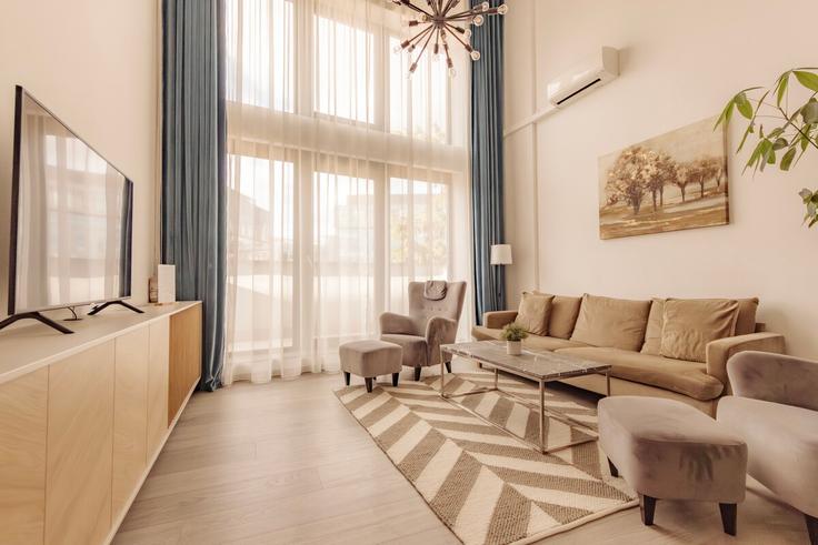 Cluj-Napoca Cluj-NapocaのBuilding Strada Constanța - zen-apartments - 1564855のアパートメントにある、モダンな家具を備えたエレガントなデザインのリビングルーム