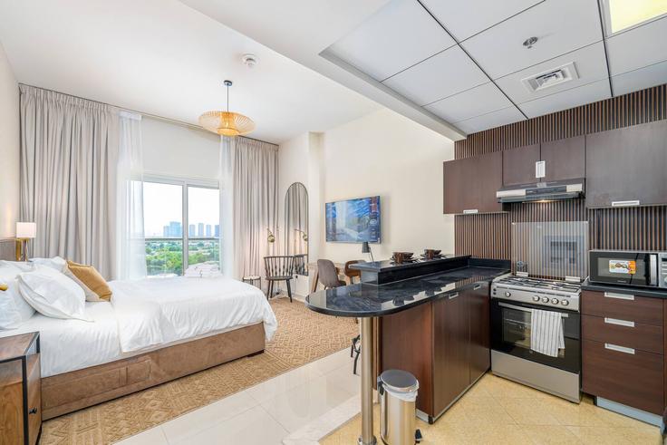 Salle de séjour élégante avec mobilier moderne dans un appartement à Building Estella 2 St - zennova-holidays - 1294516 - DXB à Dubai, Dubai