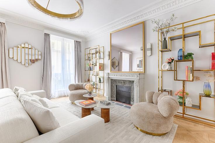 8th arrondissement, Paris에 위치한 Building Avenue des Champs-Élysées - zijin-yang - 1255383 - PAR 유닛의 세련된 인테리어가 돋보이는 거실