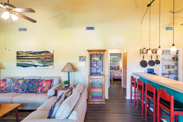 Salle de séjour élégante avec mobilier moderne dans un appartement à Building Trailside Drive - zilkerproperties - 1054221 - ATX à Austin, Austin Salle de séjour élégante avec mobilier moderne dans un appartement à Building Trailside Drive - zilkerproperties - 1054221 - ATX à Austin, Austin