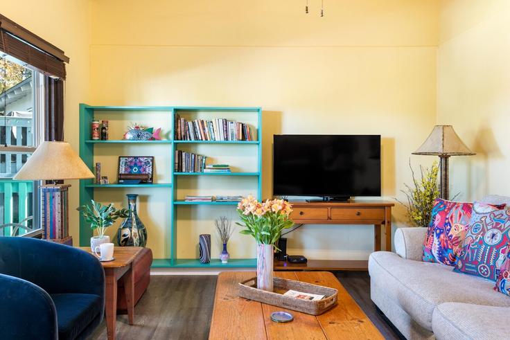 Salle de séjour élégante avec mobilier moderne dans un appartement à Building Trailside Drive - zilkerproperties - 1054221 - ATX à Austin, Austin Salle de séjour élégante avec mobilier moderne dans un appartement à Building Trailside Drive - zilkerproperties - 1054221 - ATX à Austin, Austin