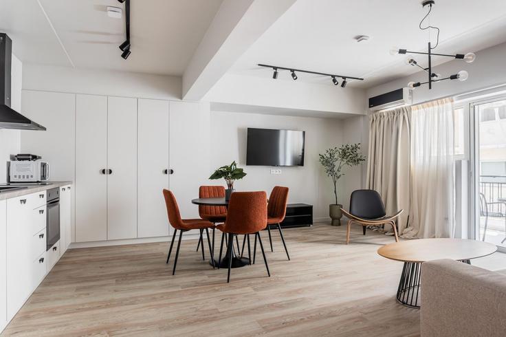 Building Agiou Nikolaou - zoialiving - 1299484 - ATH adresindeki bir dairede modern mobilyalarla zarif bir şekilde tasarlanmış oturma odası Central Athens, Athens