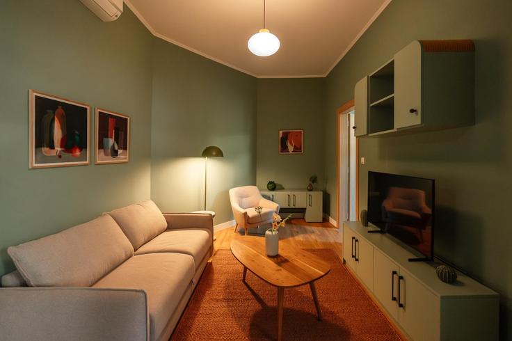 Central Athens, Athens에 위치한 Building Empedokleous - zoialiving - 1038715 - ATH 아파트의 세련된 인테리어가 돋보이는 거실