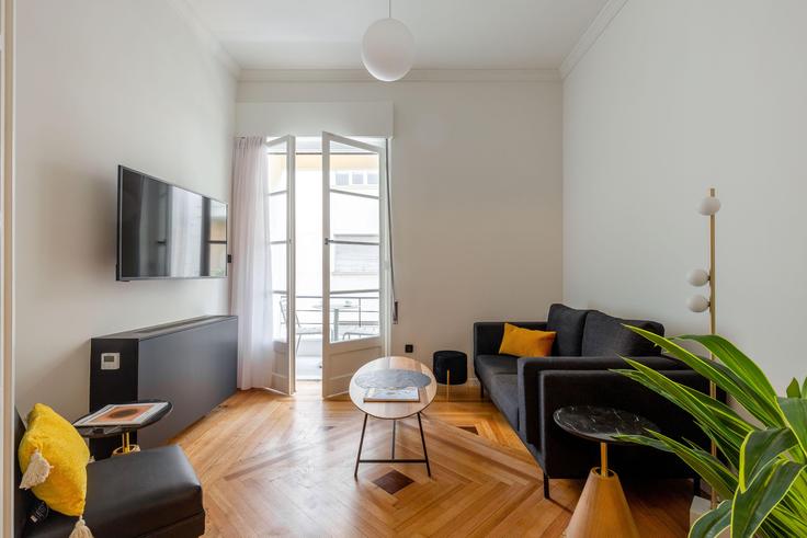 Central Athens, Athens에 위치한 Building Metsovou - zoialiving - 1038705 - ATH 아파트의 세련된 인테리어가 돋보이는 거실 Central Athens, Athens에 위치한 Building Metsovou - zoialiving - 1038705 - ATH 아파트의 세련된 인테리어가 돋보이는 거실
