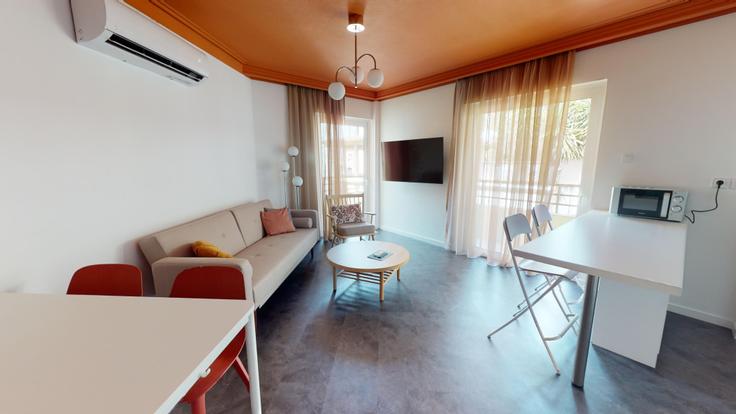 Central Athens, Athens에 위치한 Building Asklipiou - zoialiving - 1038688 - ATH 아파트의 세련된 인테리어가 돋보이는 거실