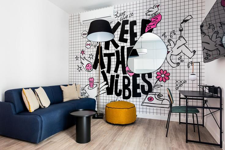 Elegante sala de estar con mobiliario moderno en un apartamento en Building Georgiou Gennadiou - zoialiving - 1038735 - ATH en Central Athens, Athens Elegante sala de estar con mobiliario moderno en un apartamento en Building Georgiou Gennadiou - zoialiving - 1038735 - ATH en Central Athens, Athens