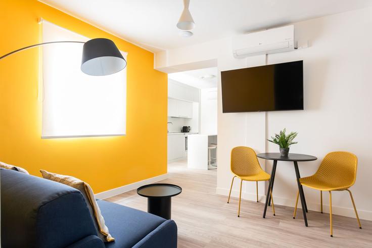 Central Athens, Athens에 위치한 Building Georgiou Gennadiou - zoialiving - 1038716 - ATH 유닛의 세련된 인테리어가 돋보이는 거실