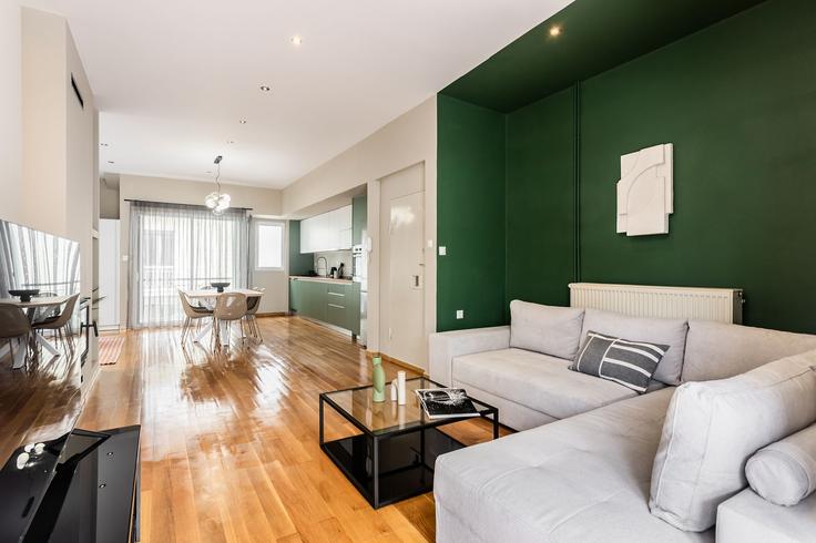 Elegant gestaltetes Wohnzimmer mit moderner Einrichtung in einer Wohnung im Building Dinokratous - zoialiving - 1038711 - ATH in Central Athens, Athens