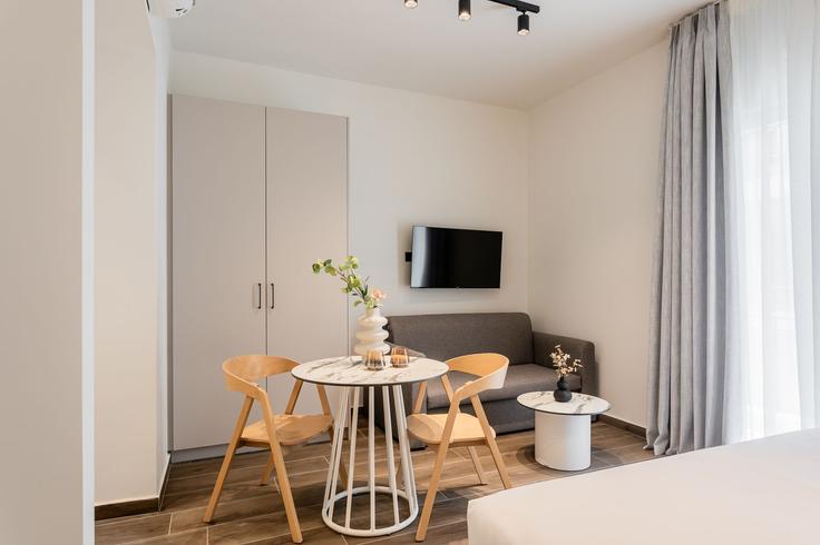 Central Athens, Athens에 위치한 Building Kleomenous - zoialiving - 1299445 - ATH 유닛의 세련된 인테리어가 돋보이는 거실