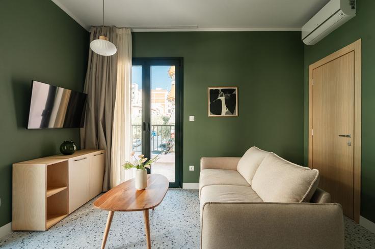 Elegante sala de estar con mobiliario moderno en un apartamento en Building Empedokleous - zoialiving - 1299477 - ATH en Central Athens, Athens