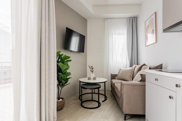 Building Solonos - zoialiving - 1299462 - ATH adresindeki bir dairede modern mobilyalarla zarif bir şekilde tasarlanmış oturma odası Central Athens, Athens