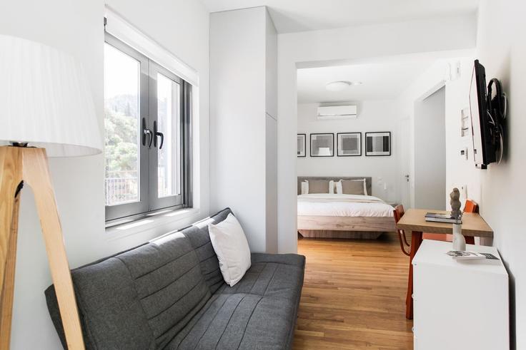 Central Athens, Athens에 위치한 Building Kosma Melodou - zoialiving - 1038747 - ATH 유닛의 세련된 인테리어가 돋보이는 거실