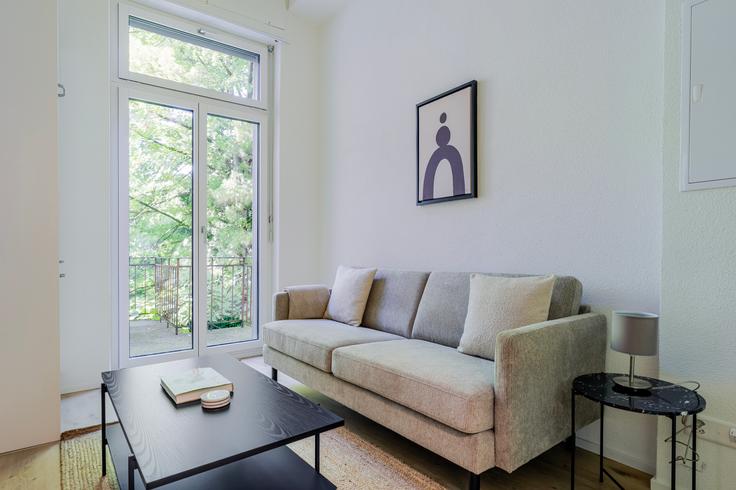Salle de séjour élégante avec mobilier moderne dans un appartement à Schaffhauserstrasse 449, 8052, Zurich à District 11, Zurich Salle de séjour élégante avec mobilier moderne dans un appartement à Schaffhauserstrasse 449, 8052, Zurich à District 11, Zurich