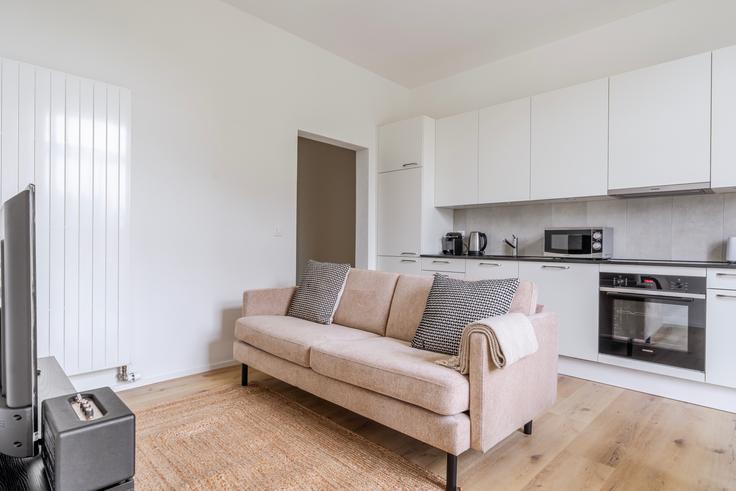 Salle de séjour élégante avec mobilier moderne dans un appartement à Schaffhauserstrasse 449, 8052, Zurich à District 11, Zurich
