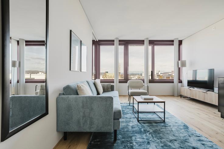 Basel, Basel에 위치한 Wallstrasse 22, 4051 Basel, Switzerland 아파트의 세련된 인테리어가 돋보이는 거실 Basel, Basel에 위치한 Wallstrasse 22, 4051 Basel, Switzerland 아파트의 세련된 인테리어가 돋보이는 거실