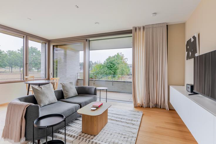 Luxembourg, Luxembourg에 위치한 240 Val des Bons Malades, L-2121 Luxembourg-Kirchberg 아파트의 세련된 인테리어가 돋보이는 거실