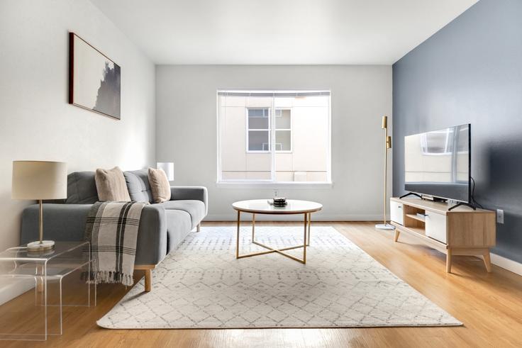 Salle de séjour élégante avec mobilier moderne dans un appartement à City Square Bellevue à Bellevue, Bellevue Salle de séjour élégante avec mobilier moderne dans un appartement à City Square Bellevue à Bellevue, Bellevue