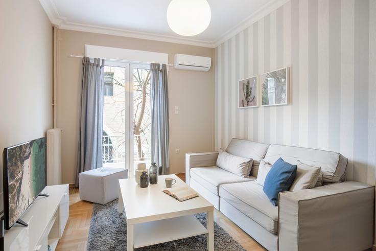 Elegantly designed living room with modern furnishings in an apartment at 17e62e25-84e5-4720-a131-b2734a635242 in Vasilissis Sofias Avenue, Athens