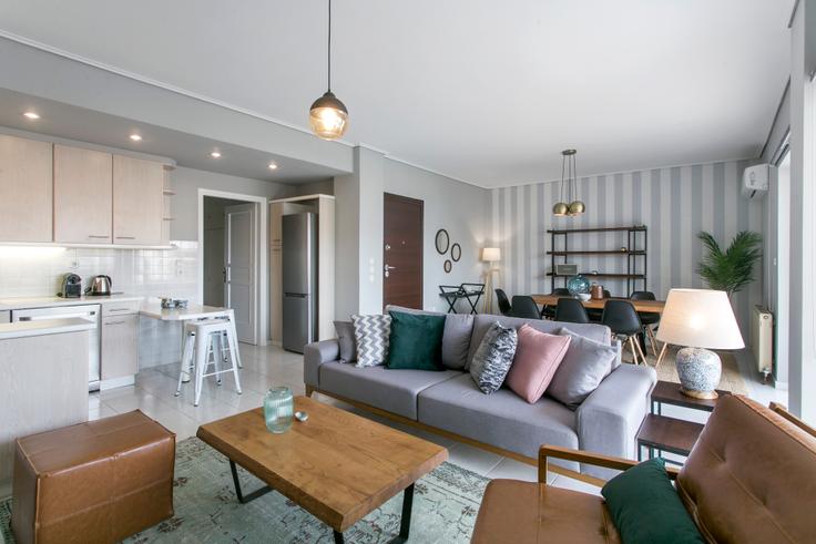 Charilaou Trikoupi Ι adresindeki bir dairede modern mobilyalarla zarif bir şekilde tasarlanmış oturma odası South Athens, Athens Charilaou Trikoupi Ι adresindeki bir dairede modern mobilyalarla zarif bir şekilde tasarlanmış oturma odası South Athens, Athens