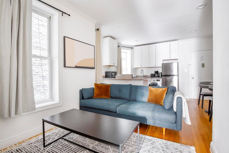 Manhattan, New York에 위치한 363 West 17th street 유닛의 세련된 인테리어가 돋보이는 거실